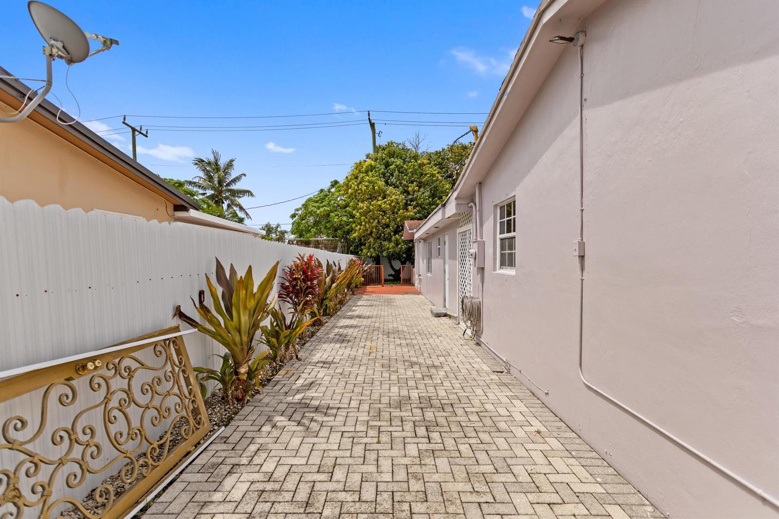 1450 W 37th Street, Hialeah FL 33012 — 54