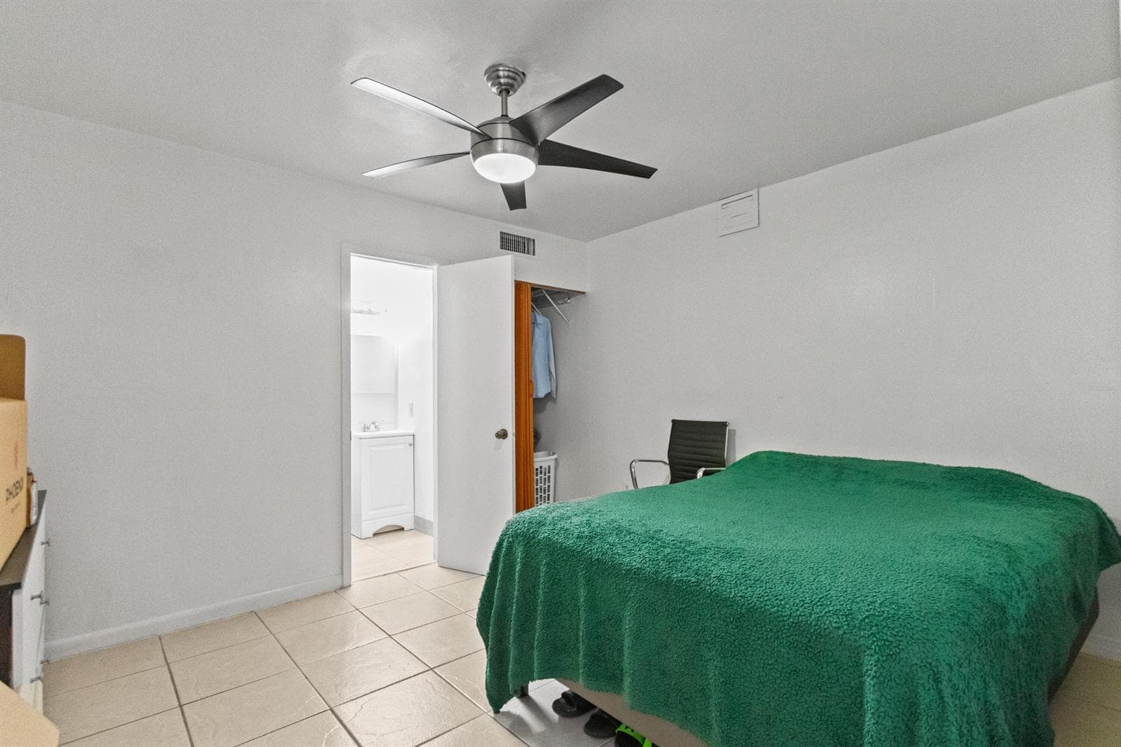 1450 W 37th Street, Hialeah FL 33012 — 40