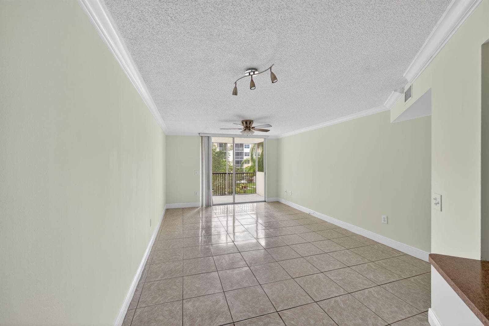 8363 Lake Drive # 308, Doral FL 33166 — 2