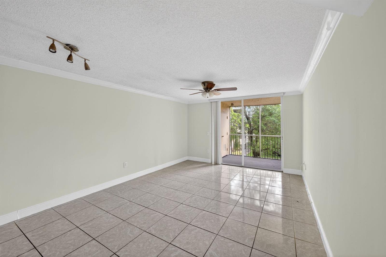 8363 Lake Drive # 308, Doral FL 33166 — 3