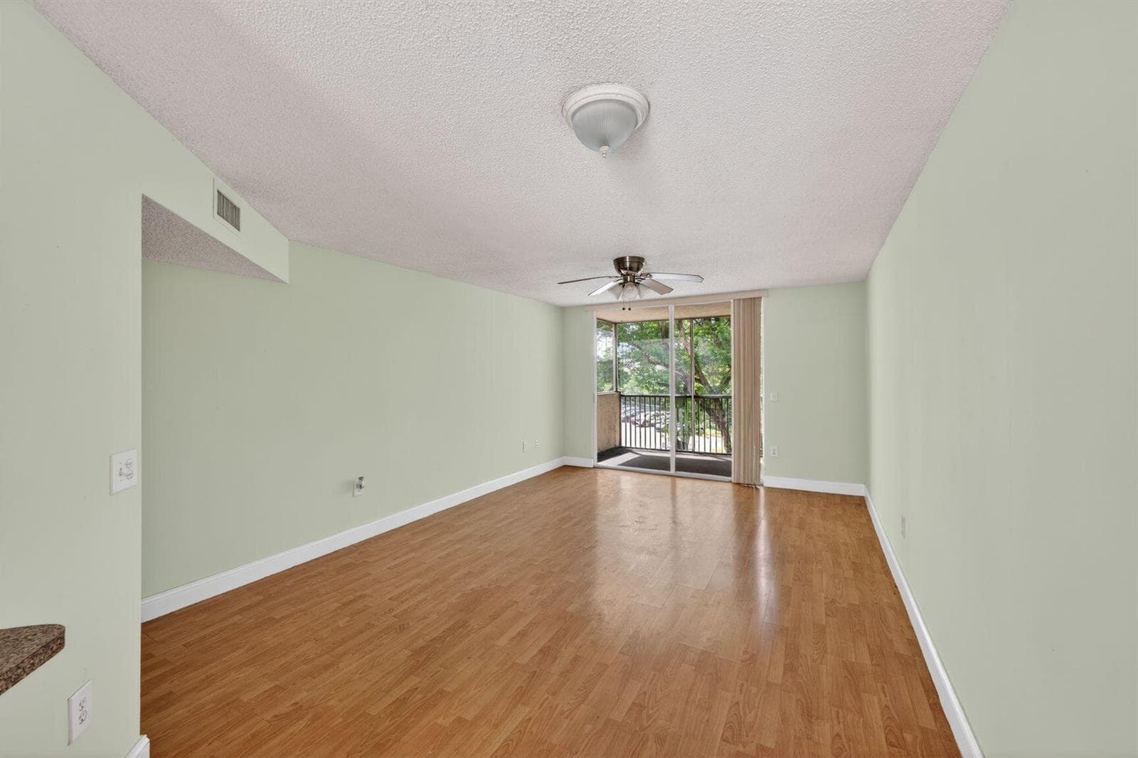 8373 Lake Drive Apt 307, Doral FL 33166 — 2
