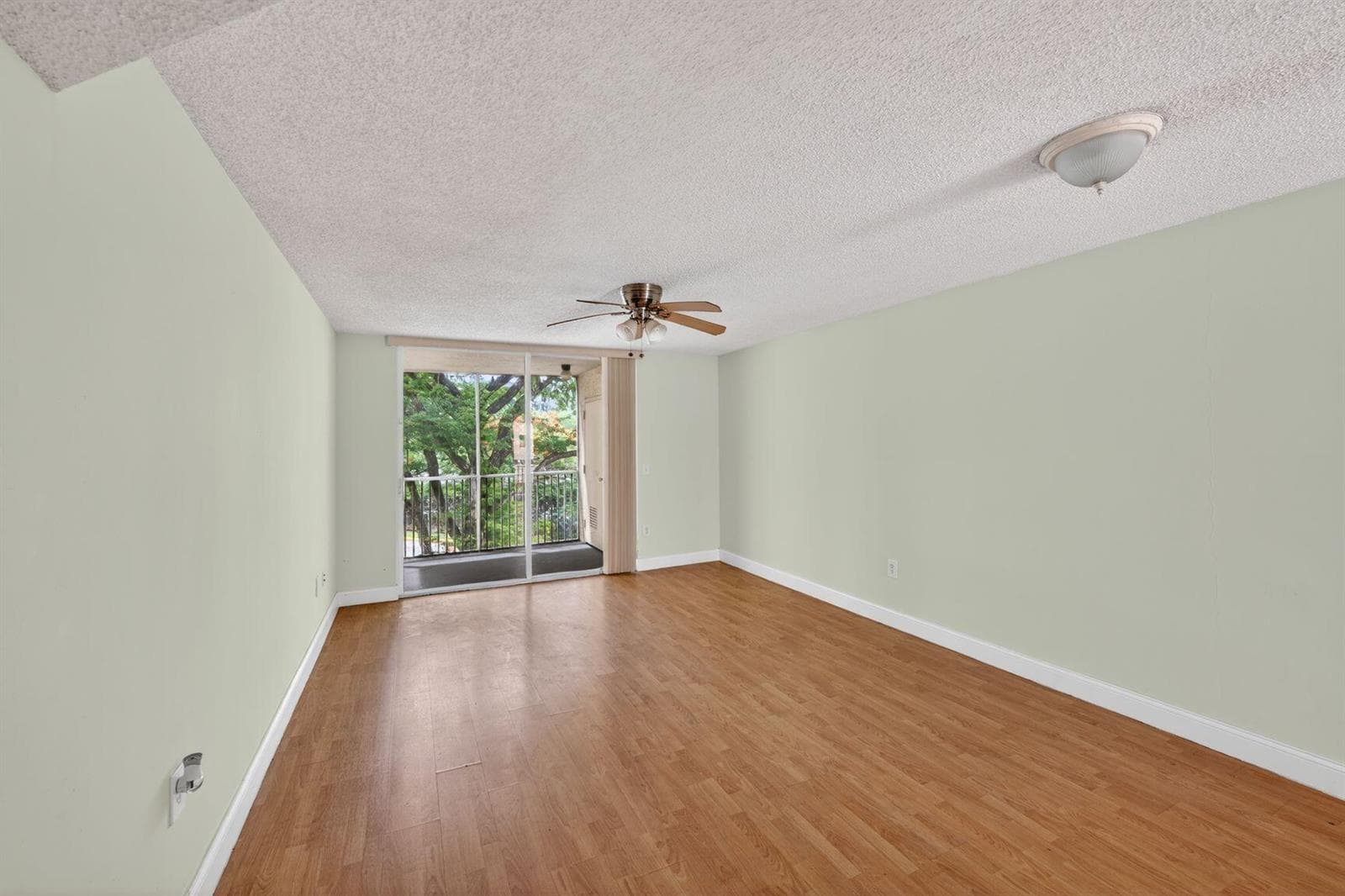 8373 Lake Drive Apt 307, Doral FL 33166 — 3
