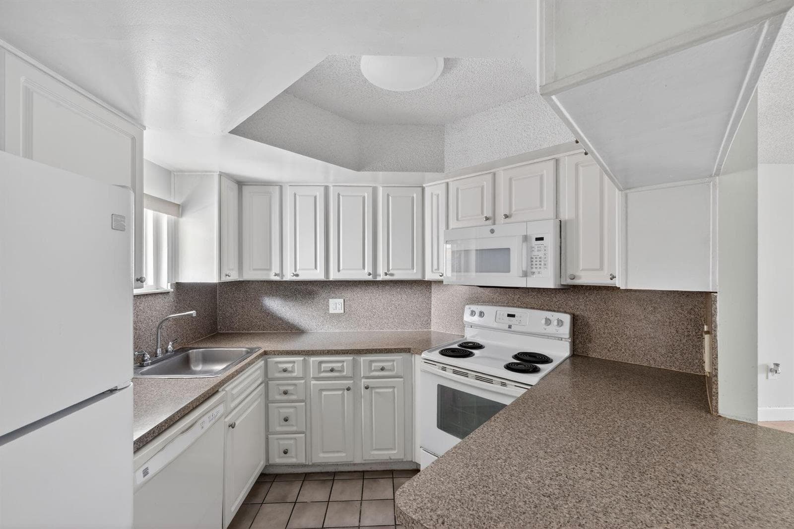 8373 Lake Drive Apt 307, Doral FL 33166 — 5