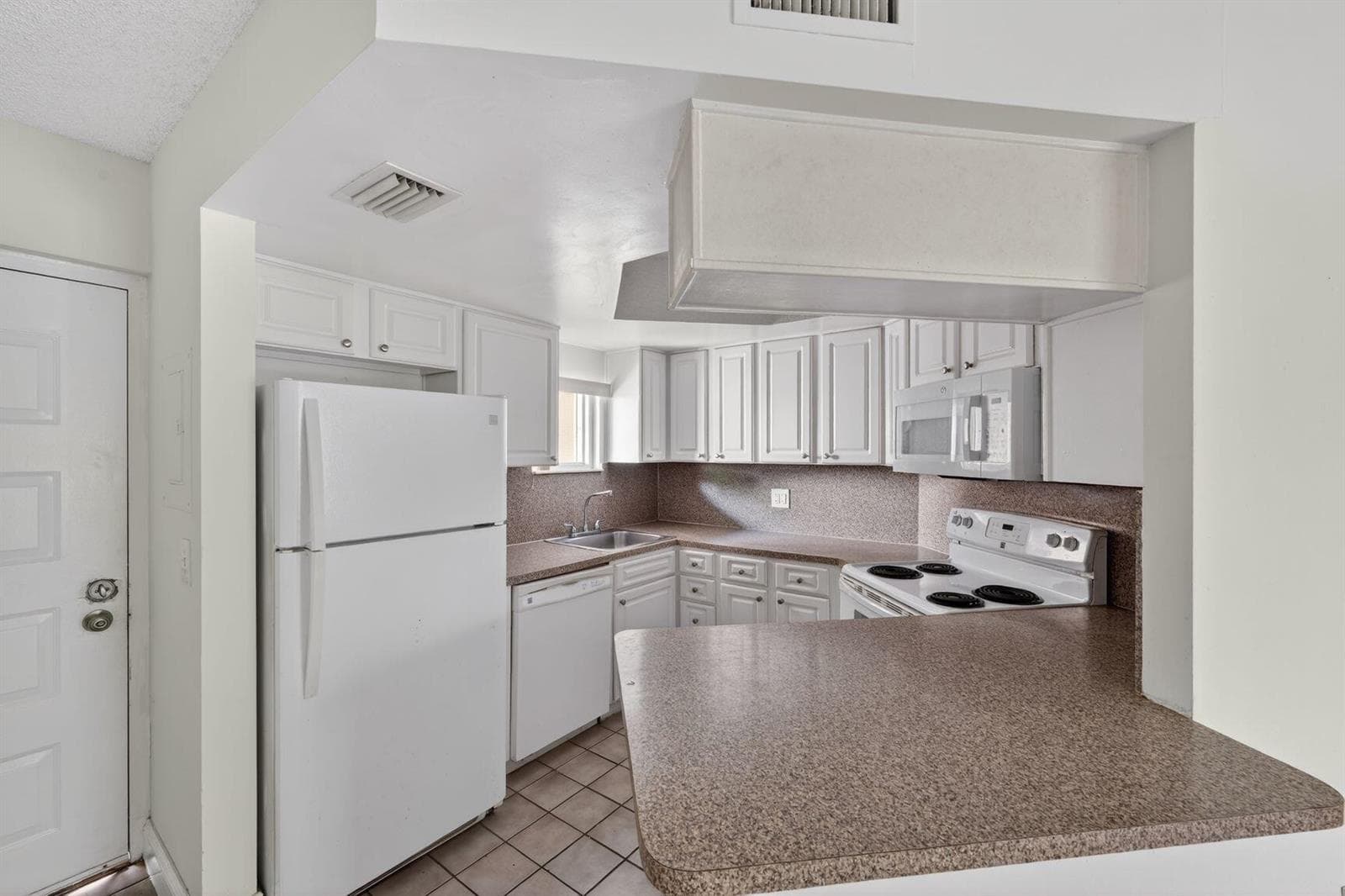 8373 Lake Drive Apt 307, Doral FL 33166 — 4