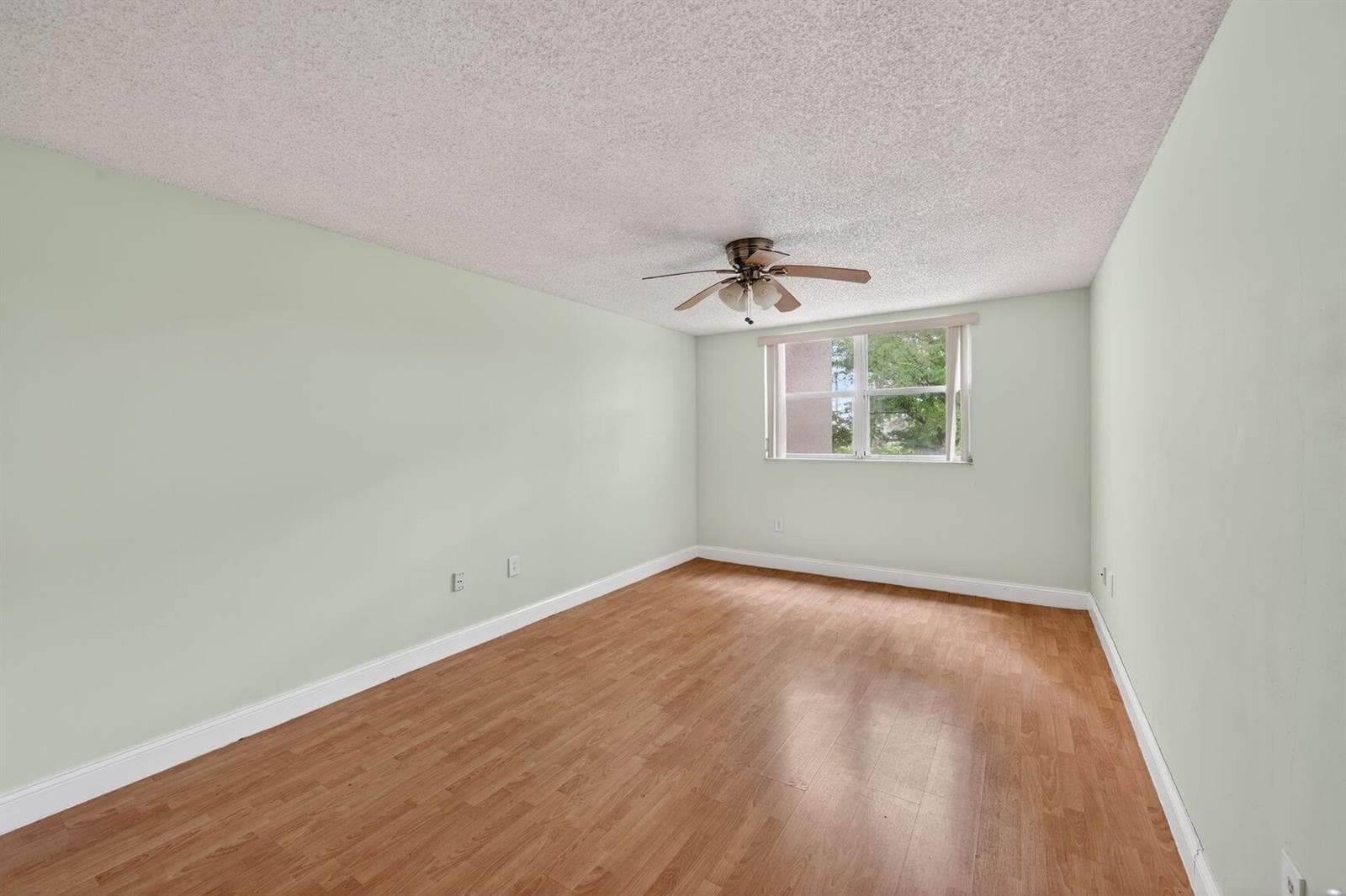 8373 Lake Drive Apt 307, Doral FL 33166 — 8