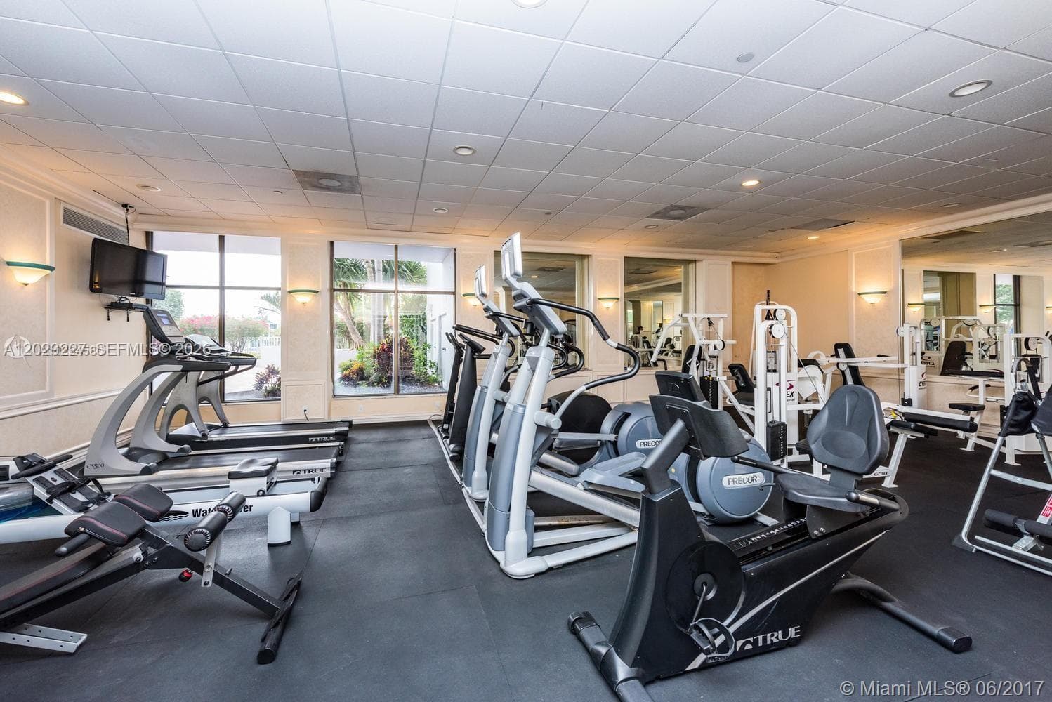 5700 Collins Ave # 8K, Miami Beach FL 33140 — 22