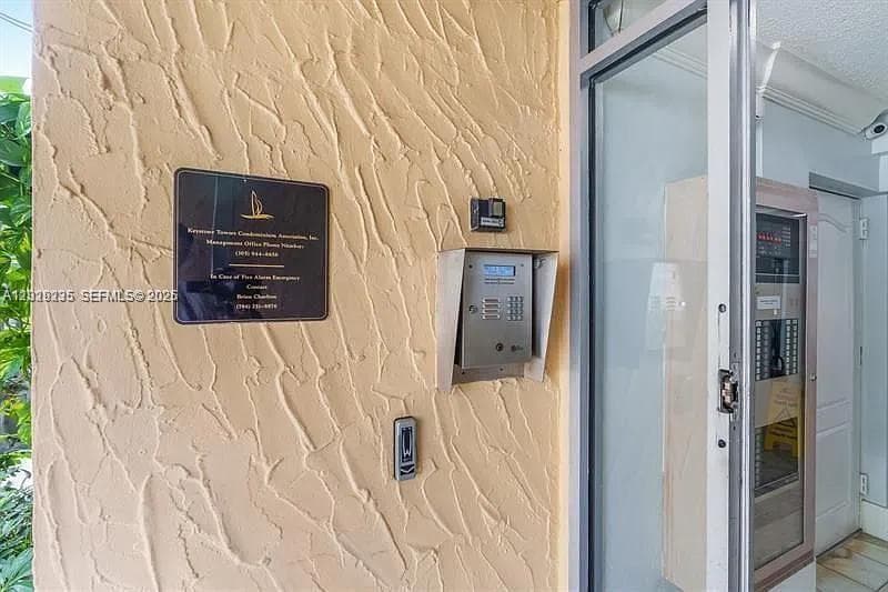 2000 NE 135th St # 609, North Miami FL 33181 — 2