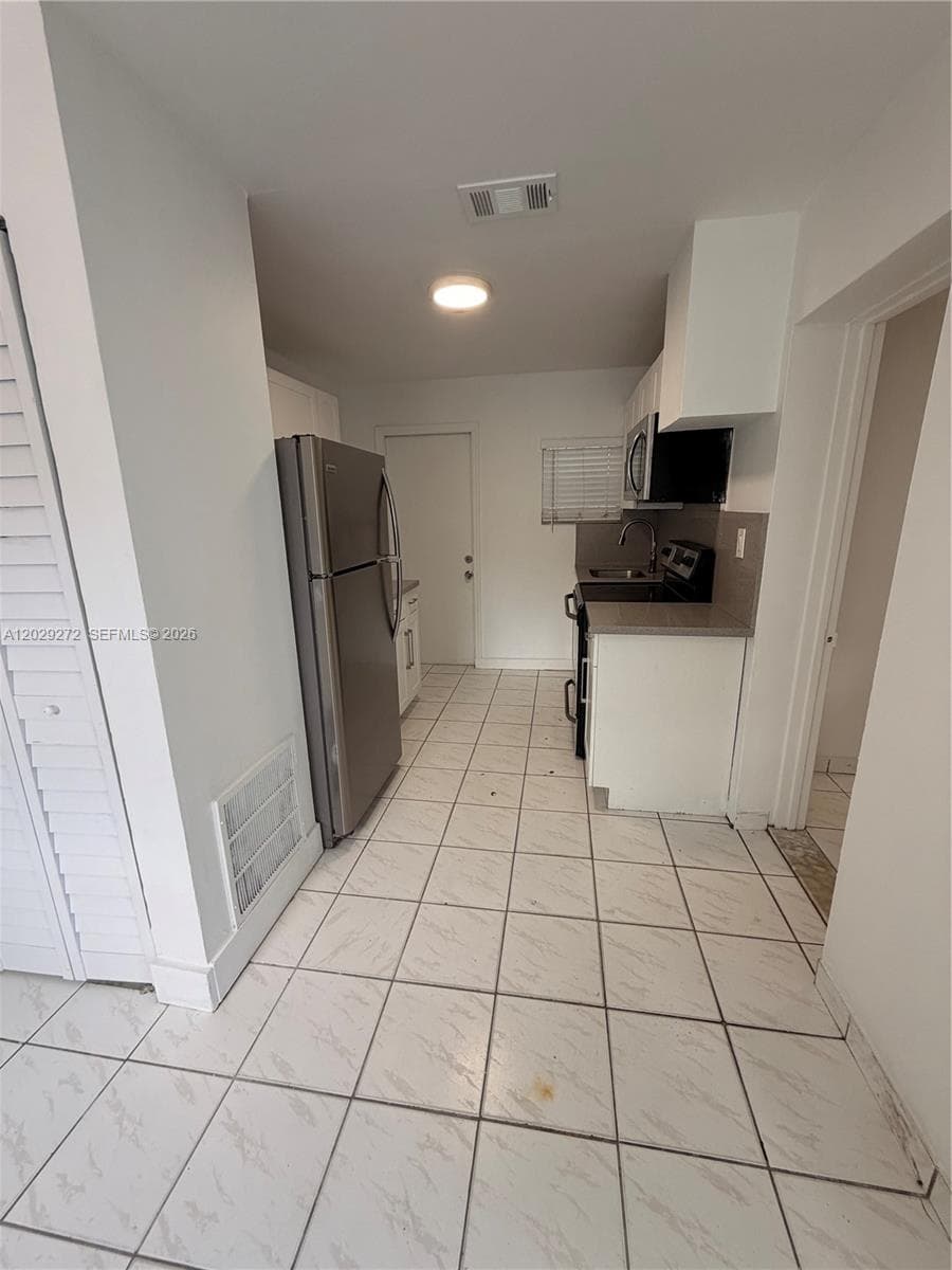 2420 NW 31st St # 3, Miami FL 33142 — 3