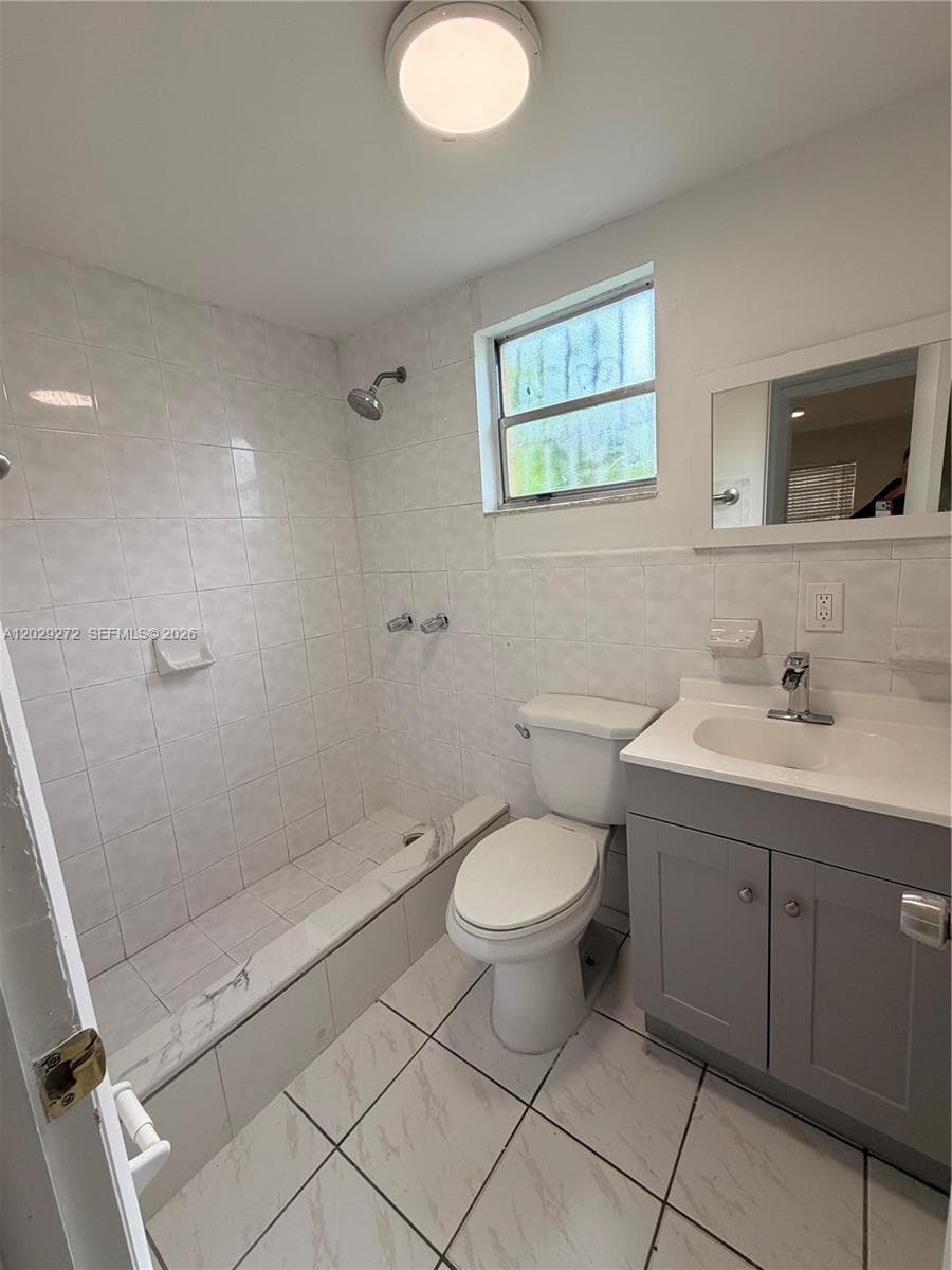 2420 NW 31st St # 3, Miami FL 33142 — 9
