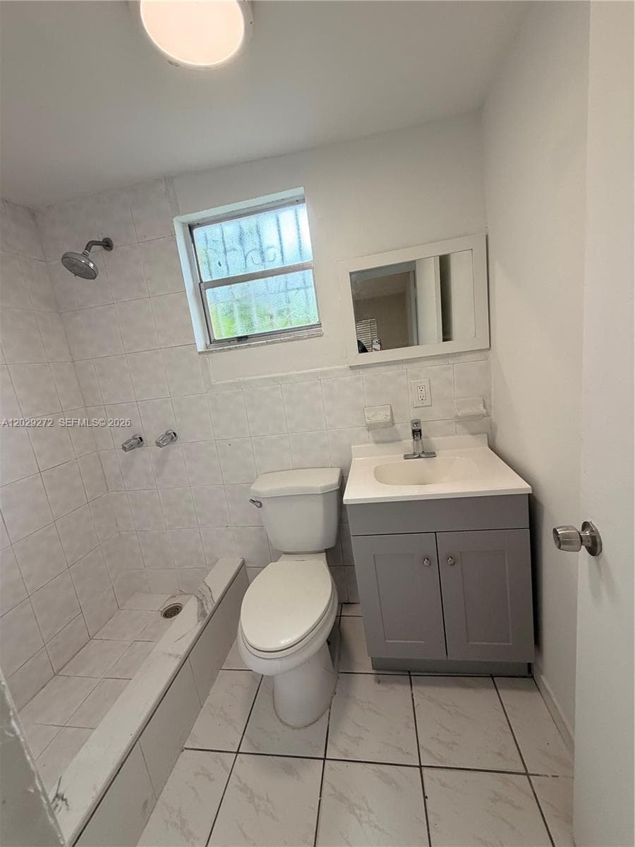 2420 NW 31st St # 3, Miami FL 33142 — 8