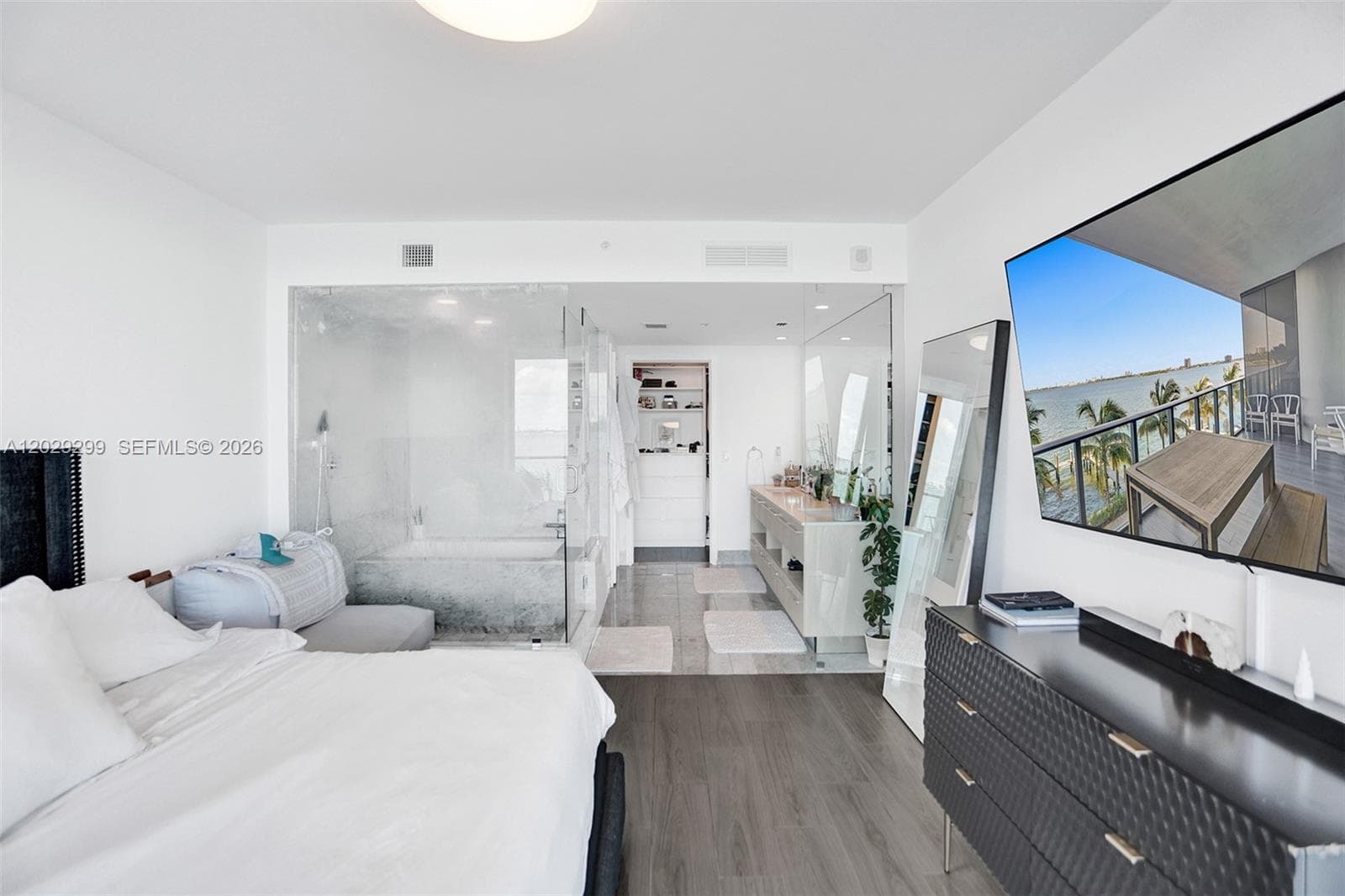 3131 NE 7th Ave # 304, Miami FL 33137 — 21