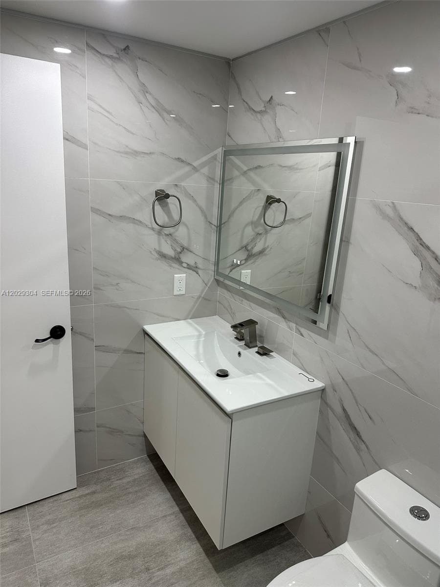 5280 NW 7th St # 306, Miami FL 33126 — 13