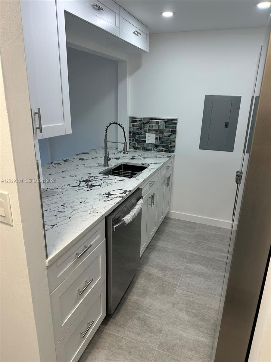 5280 NW 7th St # 306, Miami FL 33126 — 3