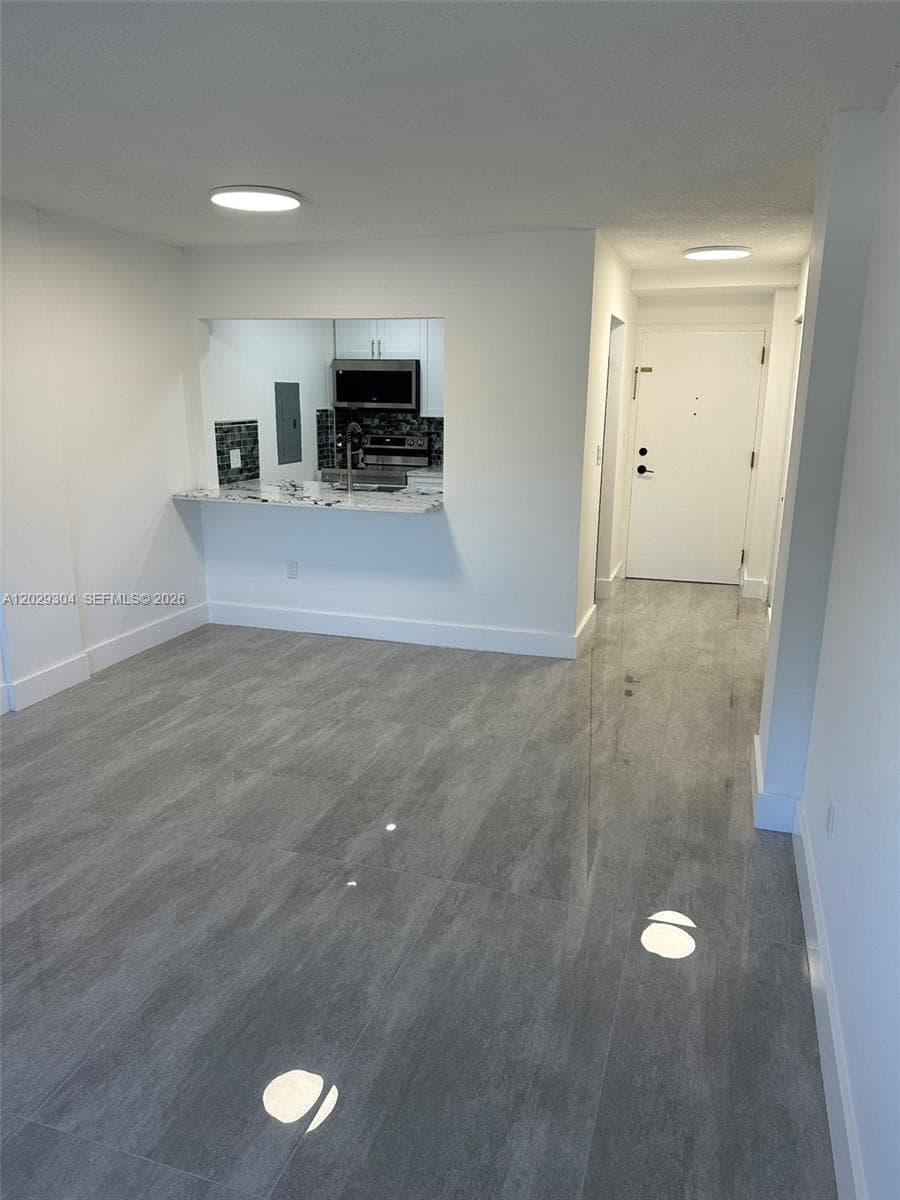 5280 NW 7th St # 306, Miami FL 33126 — 5