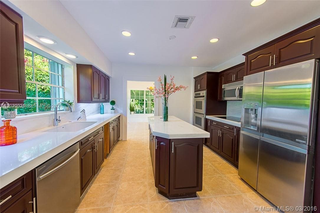 931 Placetas Ave, Coral Gables FL 33146 — 4