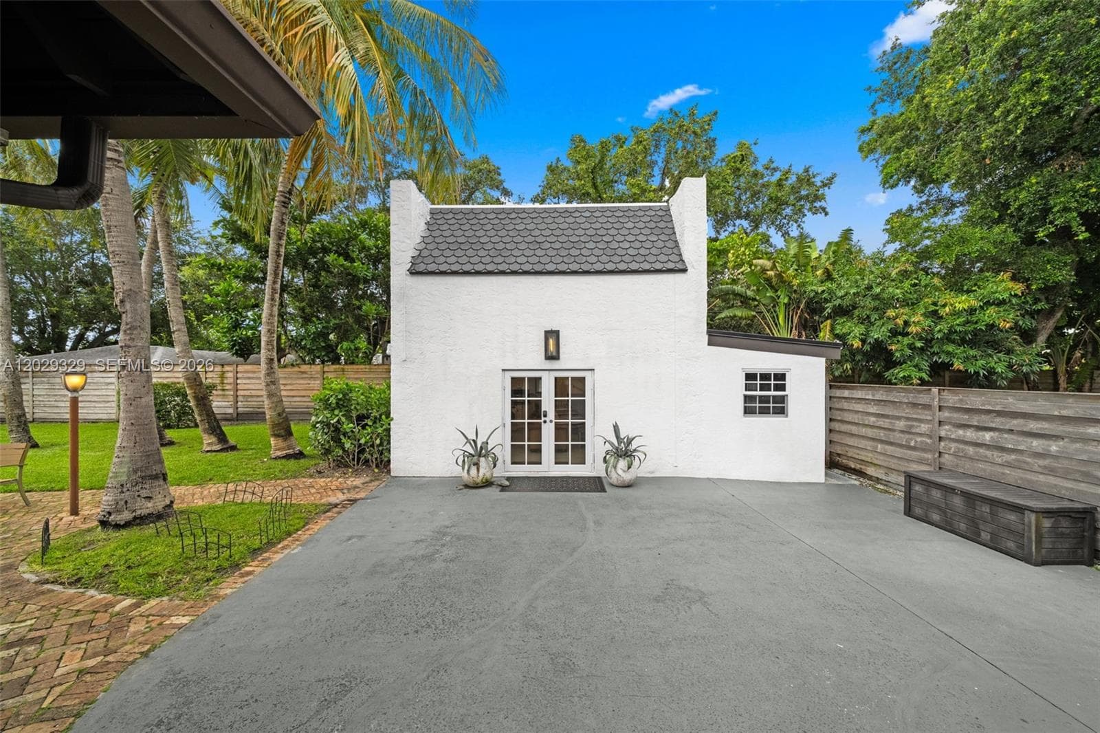 646 NE 81st St, Miami FL 33138 — 60