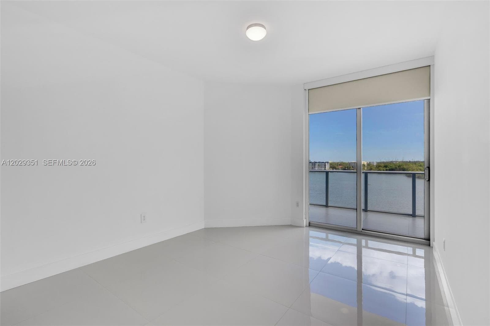 17111 BISCAYNE BL # 506, North Miami Beach FL 33160 — 32