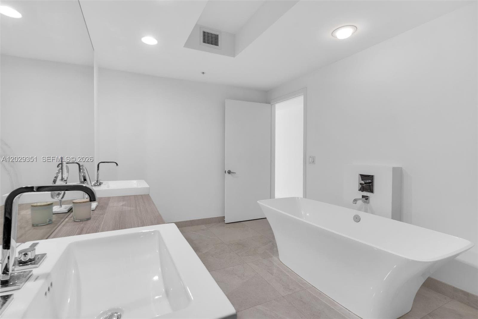 17111 BISCAYNE BL # 506, North Miami Beach FL 33160 — 30