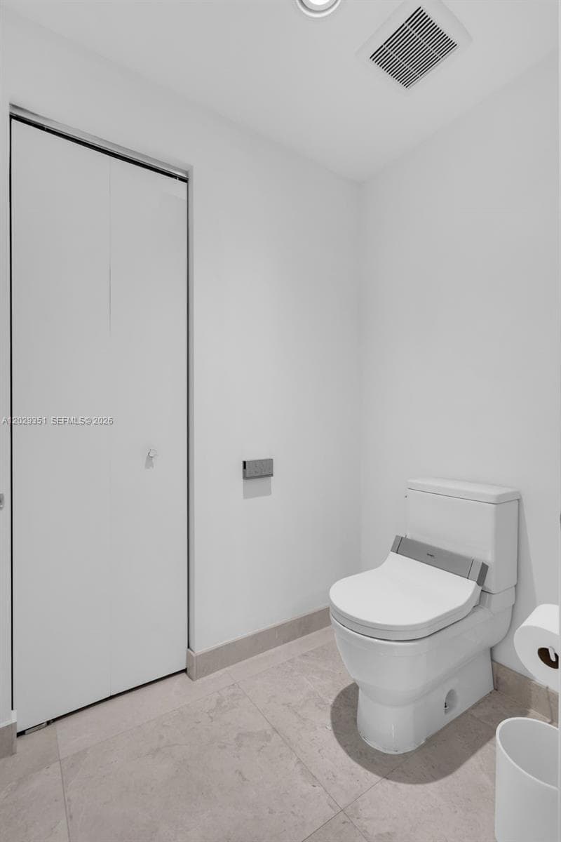 17111 BISCAYNE BL # 506, North Miami Beach FL 33160 — 31