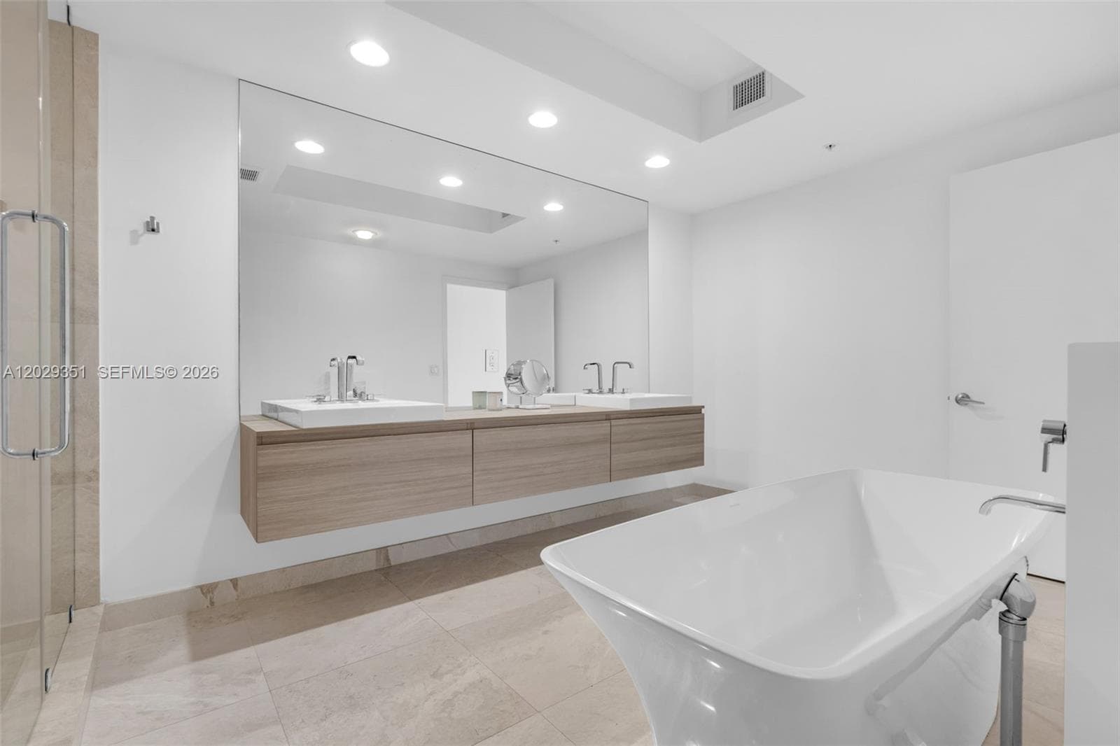 17111 BISCAYNE BL # 506, North Miami Beach FL 33160 — 29