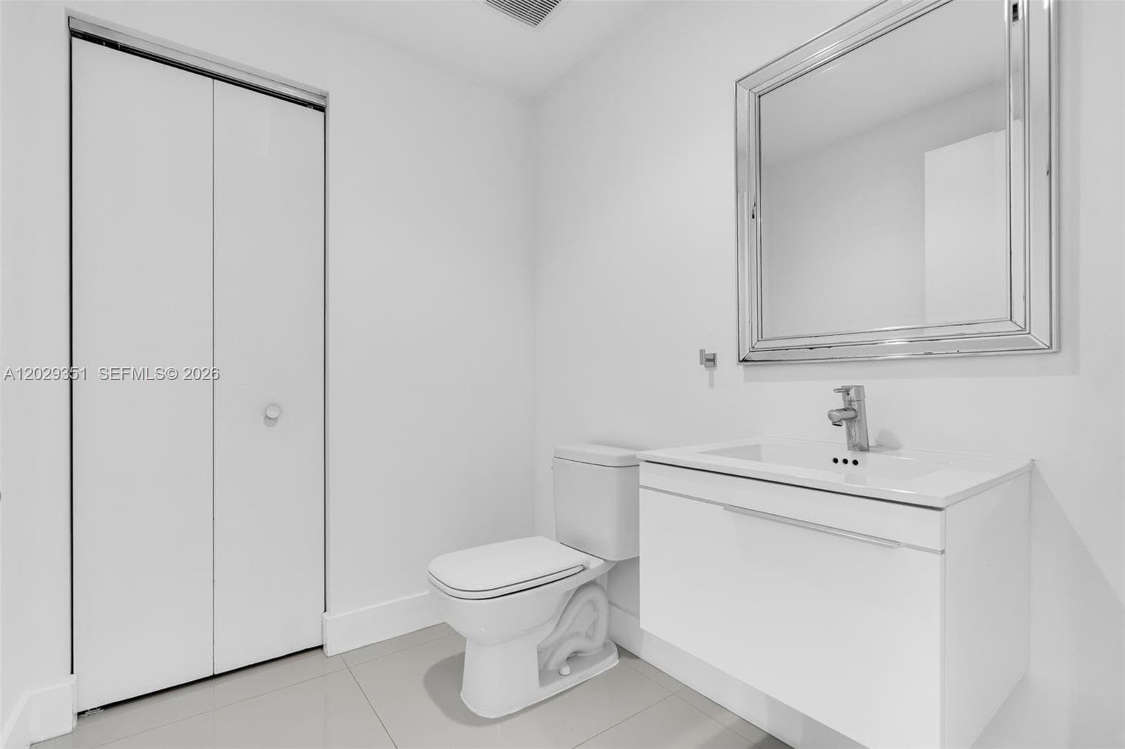 17111 BISCAYNE BL # 506, North Miami Beach FL 33160 — 21
