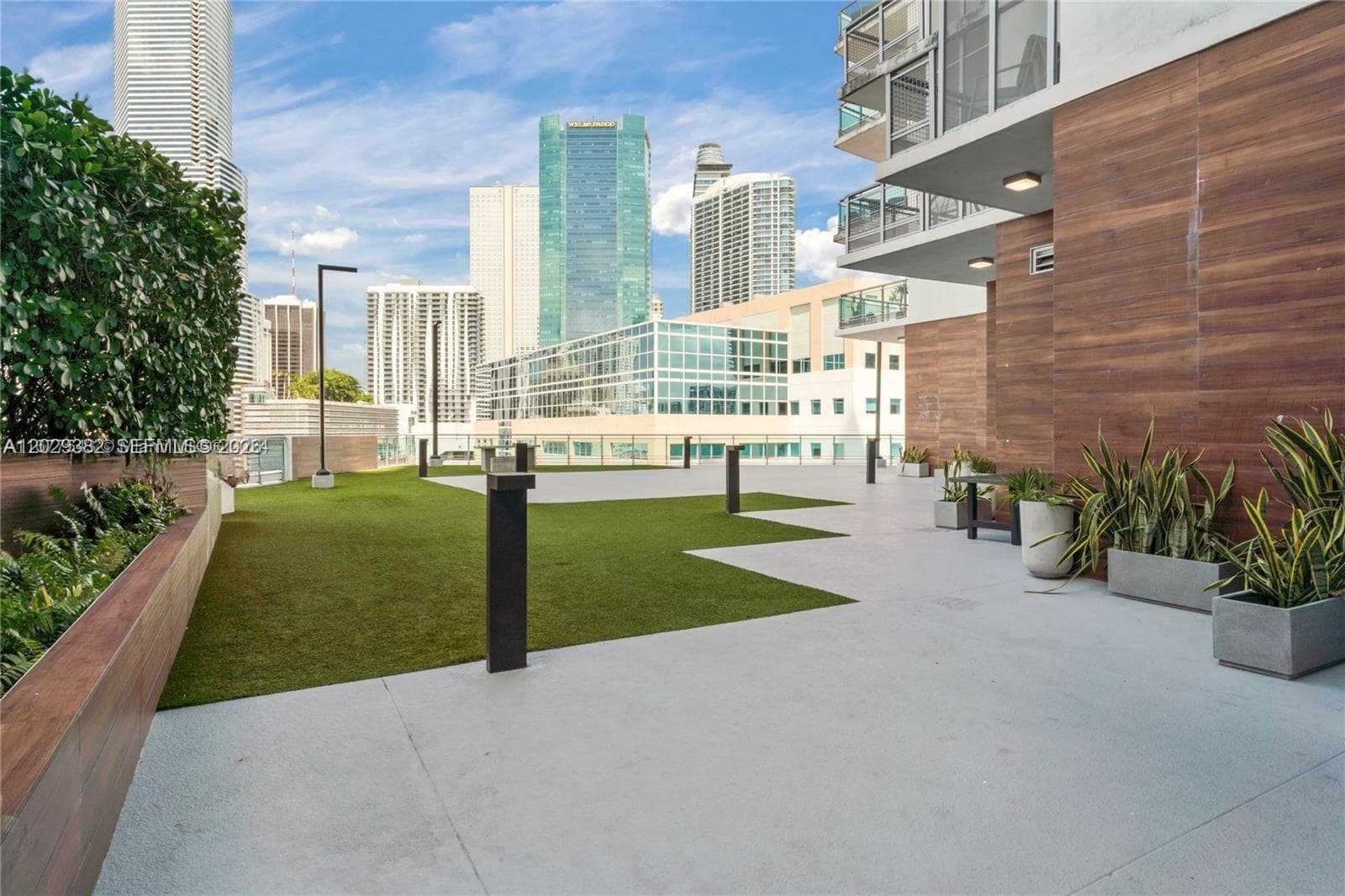350 S Miami Ave # 3914, Miami FL 33130 — 43