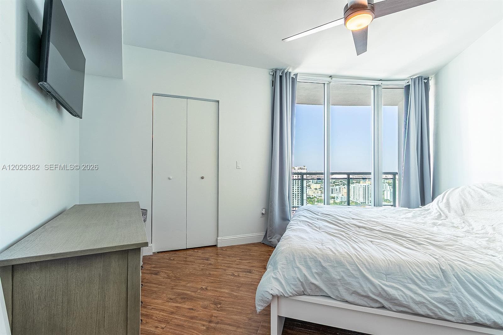 350 S Miami Ave # 3914, Miami FL 33130 — 16