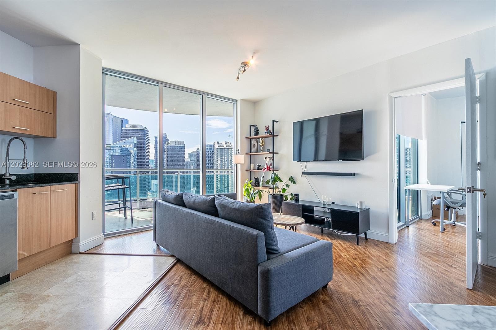 350 S Miami Ave # 3914, Miami FL 33130 — 5
