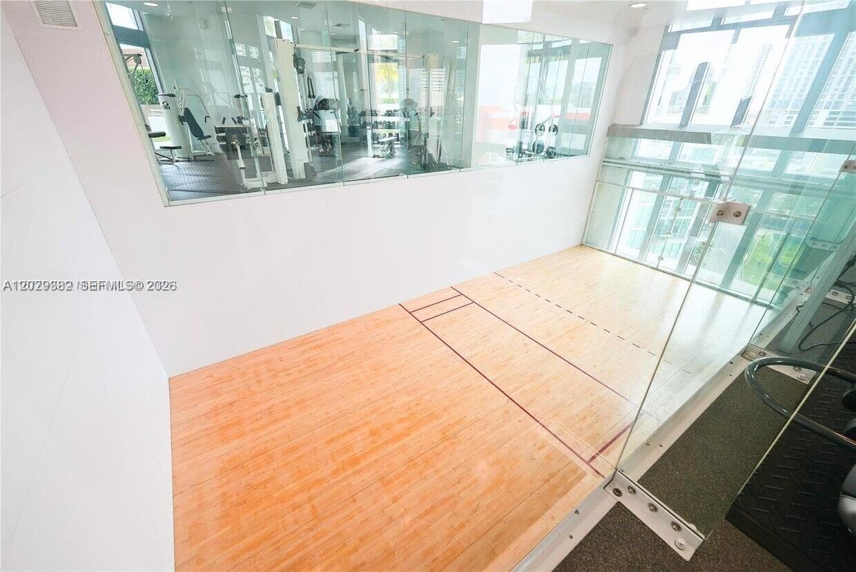 350 S Miami Ave # 3914, Miami FL 33130 — 45