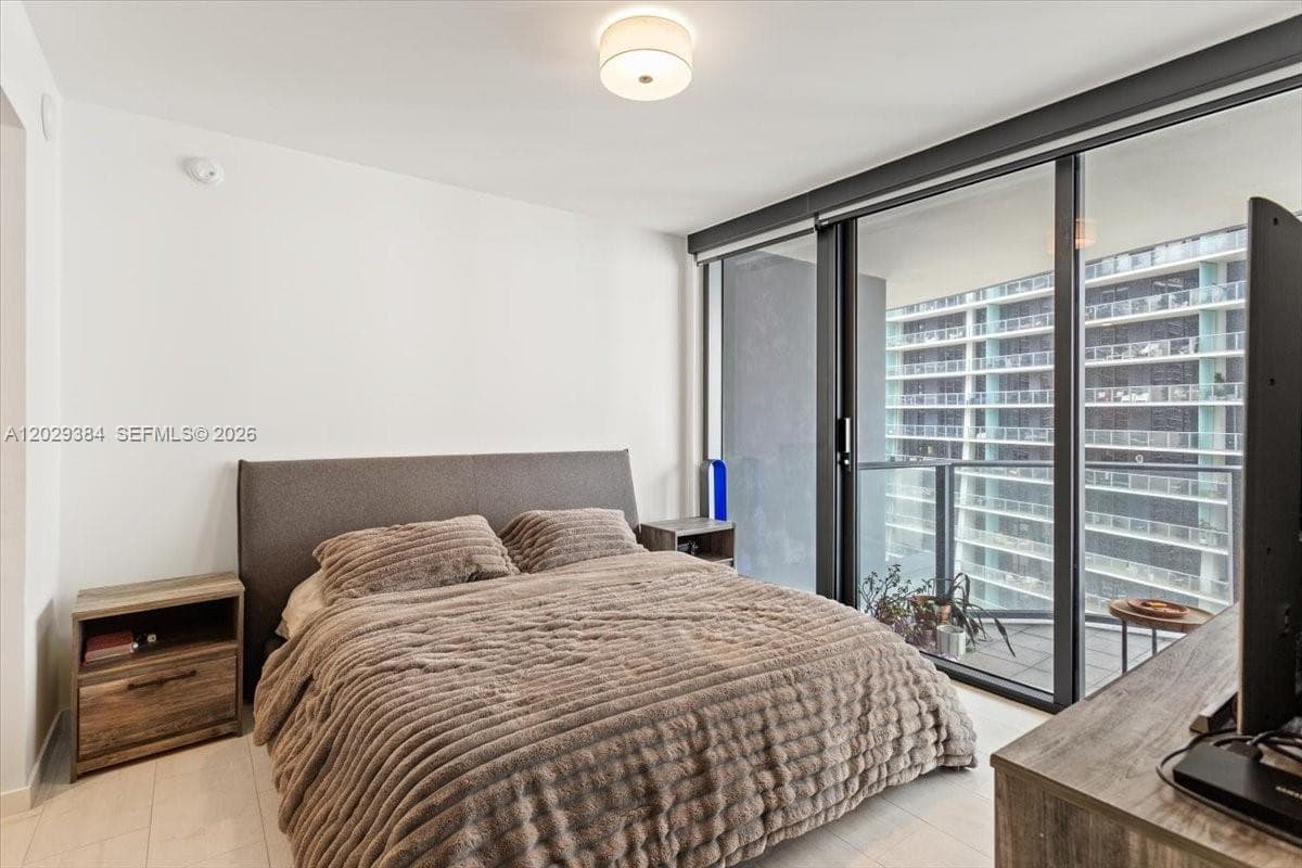 1000 Brickell Plz # 3303, Miami FL 33131 — 7