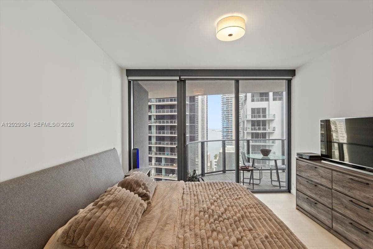 1000 Brickell Plz # 3303, Miami FL 33131 — 8