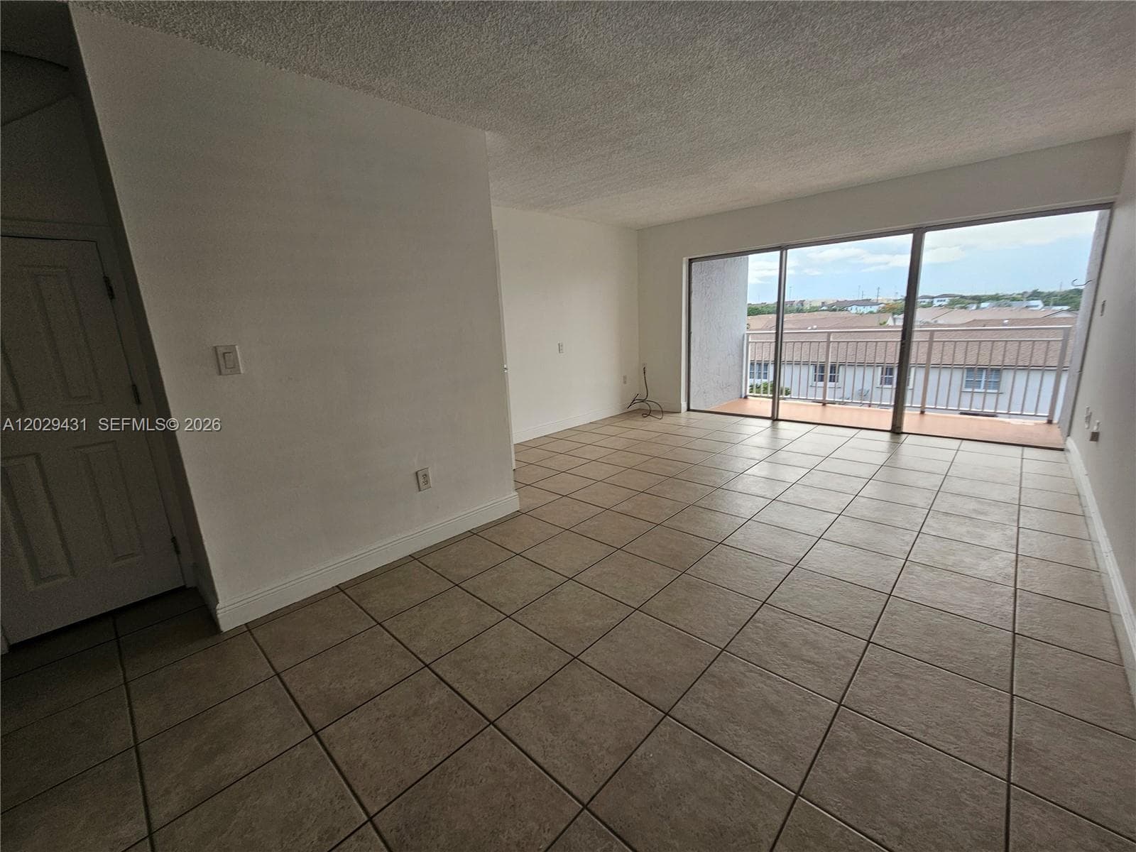 9375 Fontainebleau Blvd # L422, Miami FL 33172 — 3