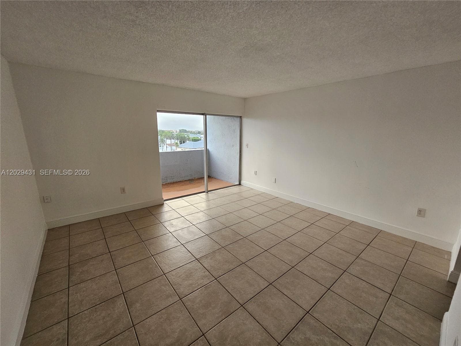 9375 Fontainebleau Blvd # L422, Miami FL 33172 — 10