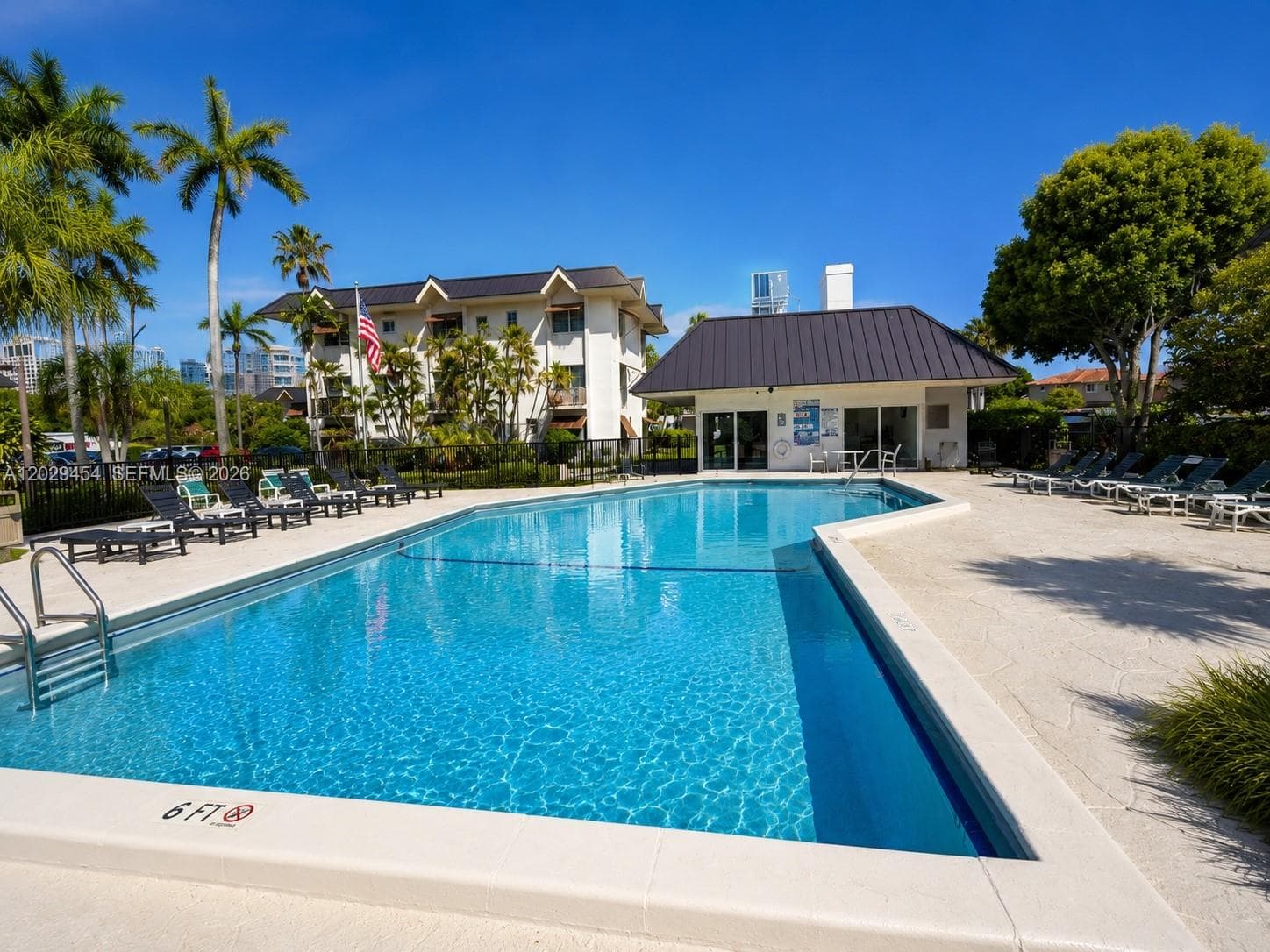 Kingston Square Condo, Miami, FL — 5