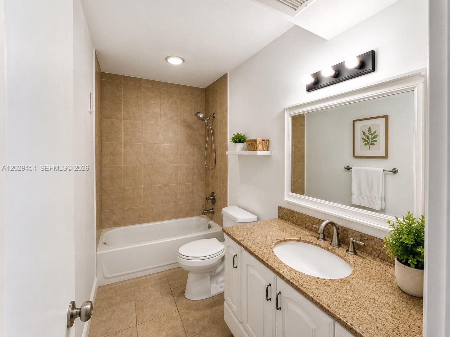 Kingston Square Condo, Miami, FL — 4