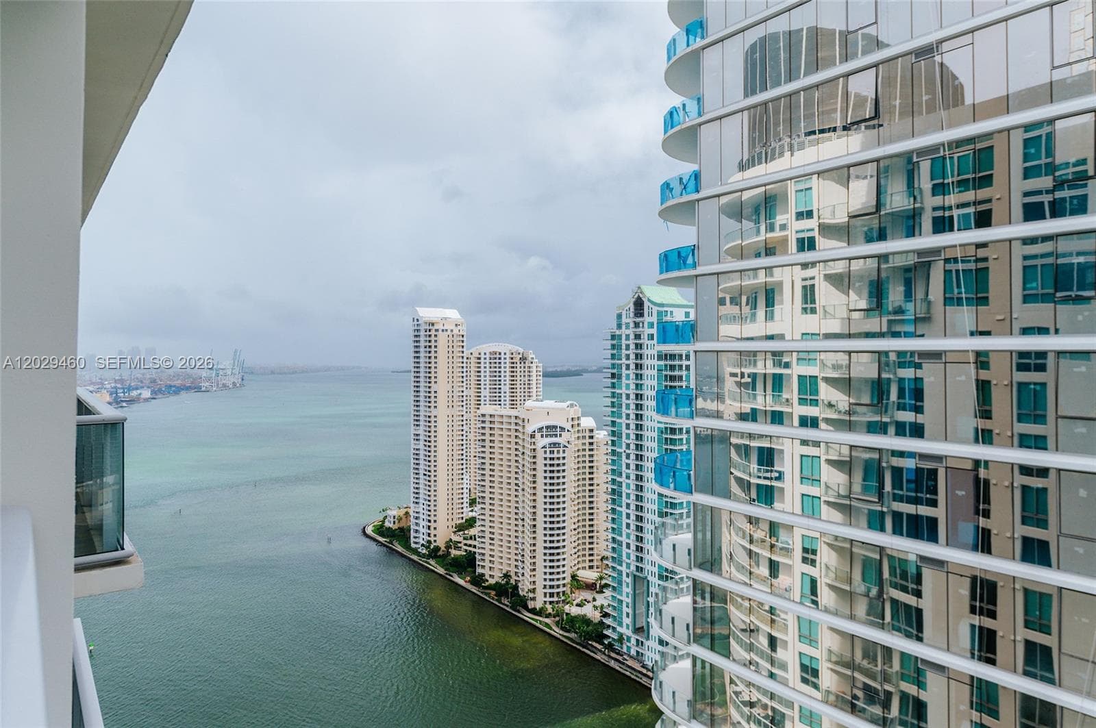 300 S Biscayne Blvd # 3702, Miami FL 33131 — 17