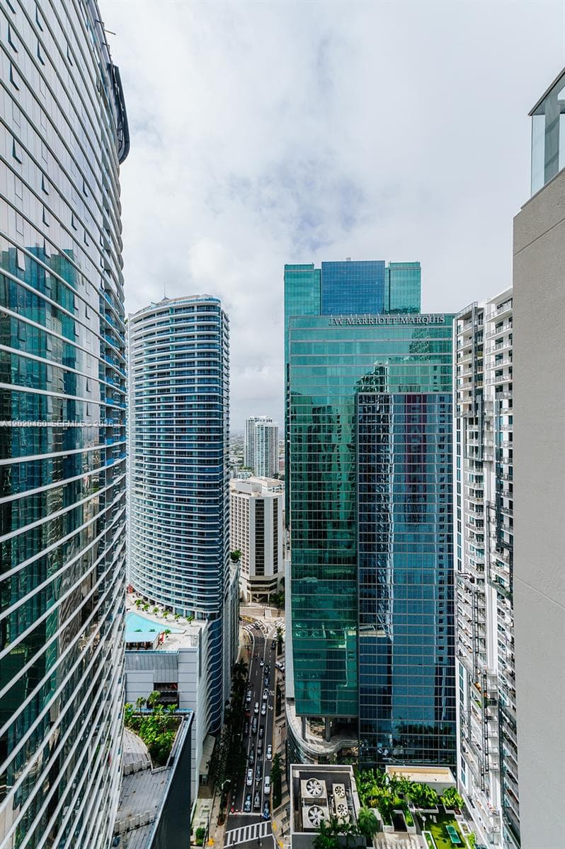 300 S Biscayne Blvd # 3702, Miami FL 33131 — 19