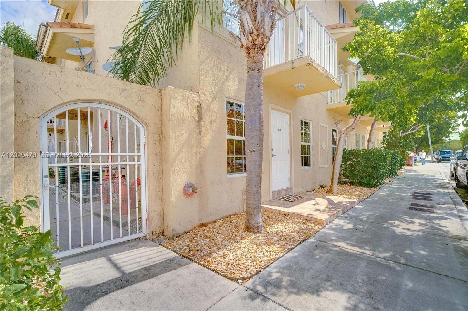 9 E 4th St # 101, Hialeah FL 33010 — 1