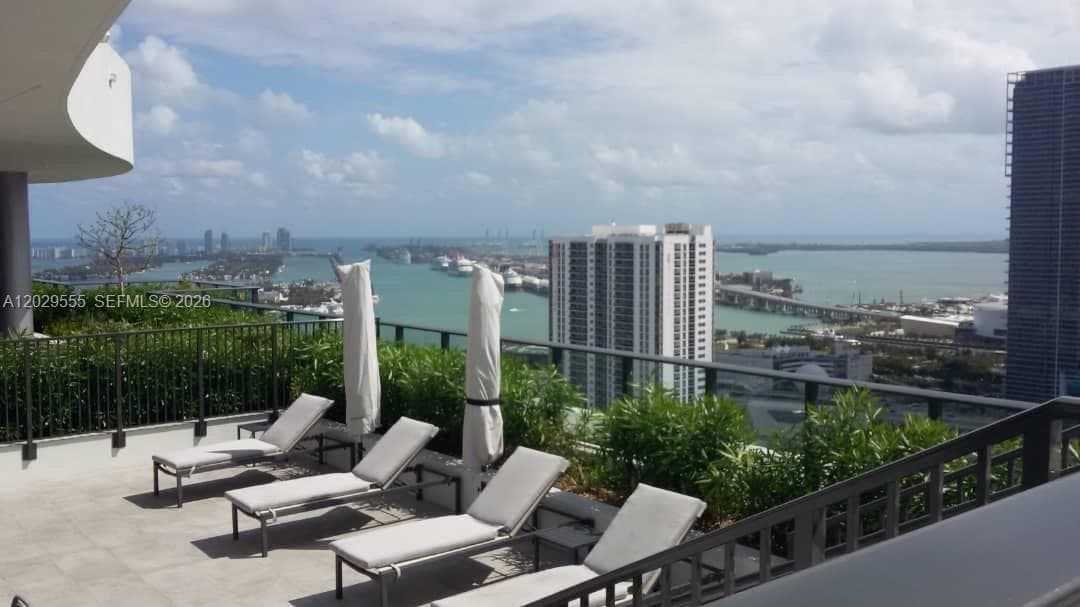 1600 NE 1st Ave # 1117, Miami FL 33132 — 22
