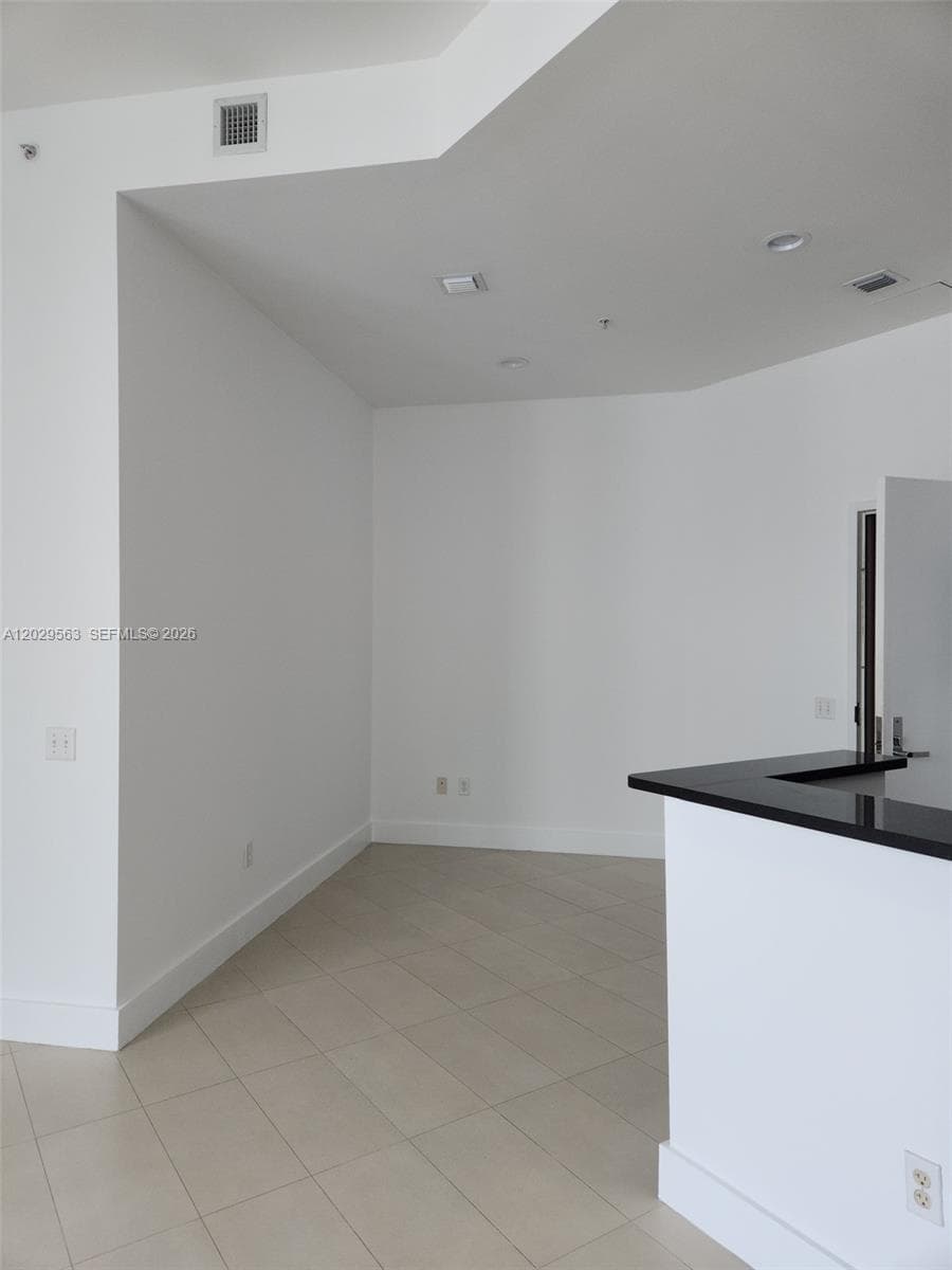 300 S Biscayne Blvd # 3807, Miami FL 33131 — 6
