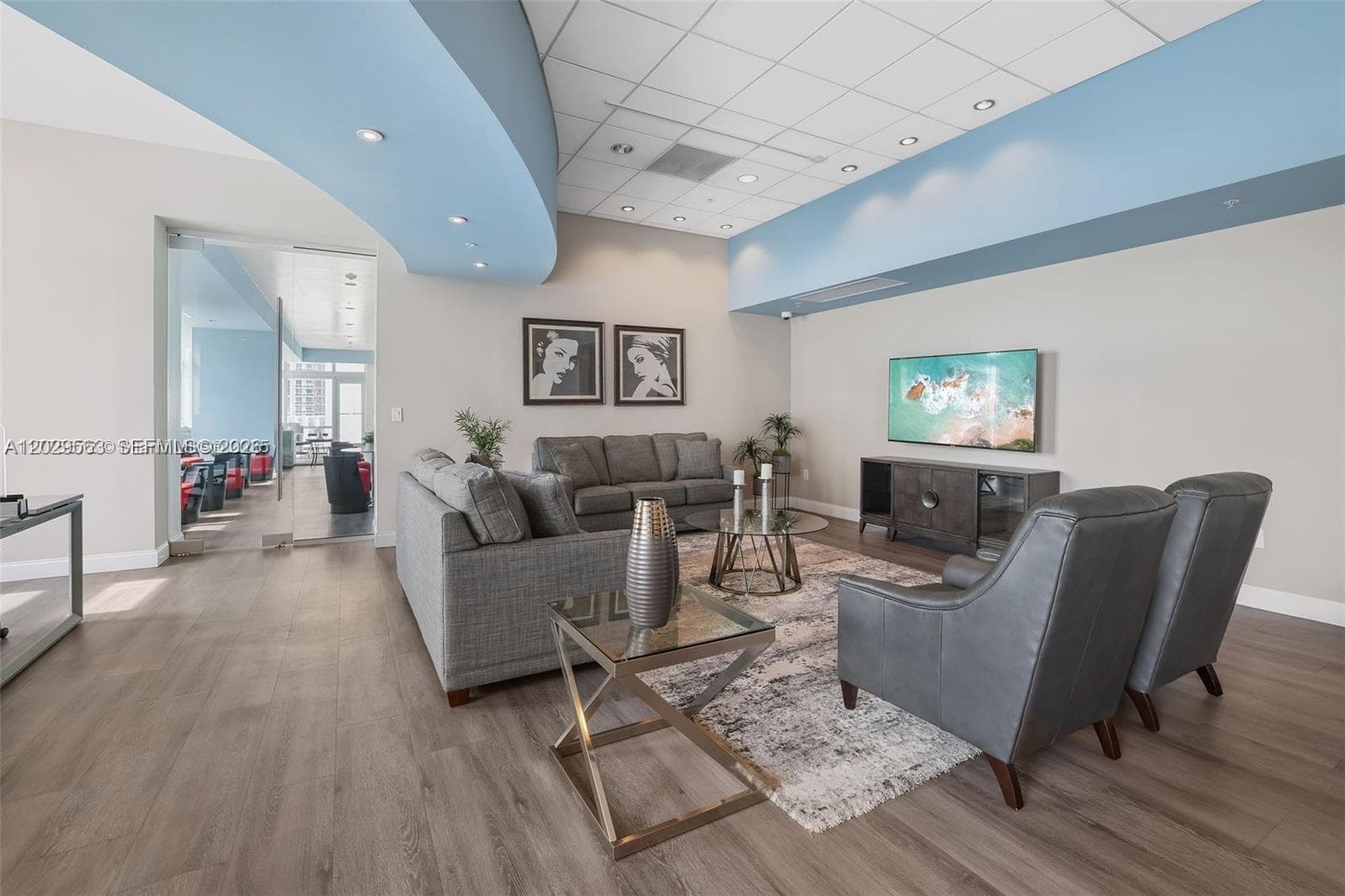 300 S Biscayne Blvd # 3807, Miami FL 33131 — 16