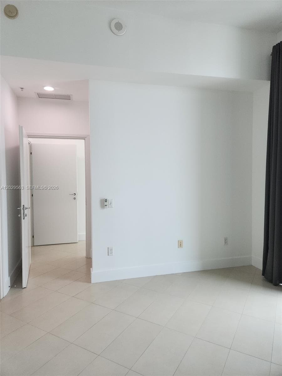 300 S Biscayne Blvd # 3807, Miami FL 33131 — 9