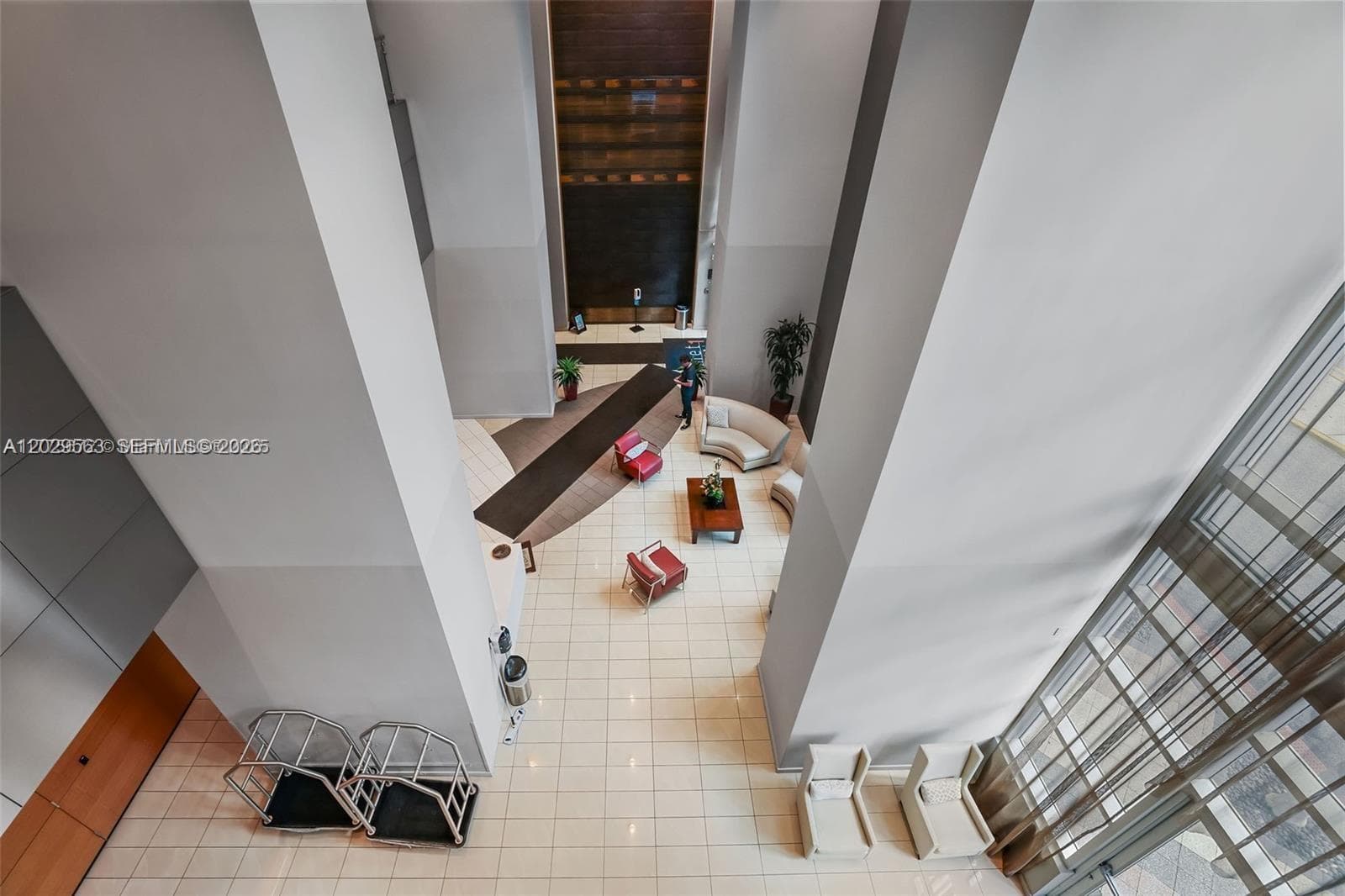 300 S Biscayne Blvd # 3807, Miami FL 33131 — 14