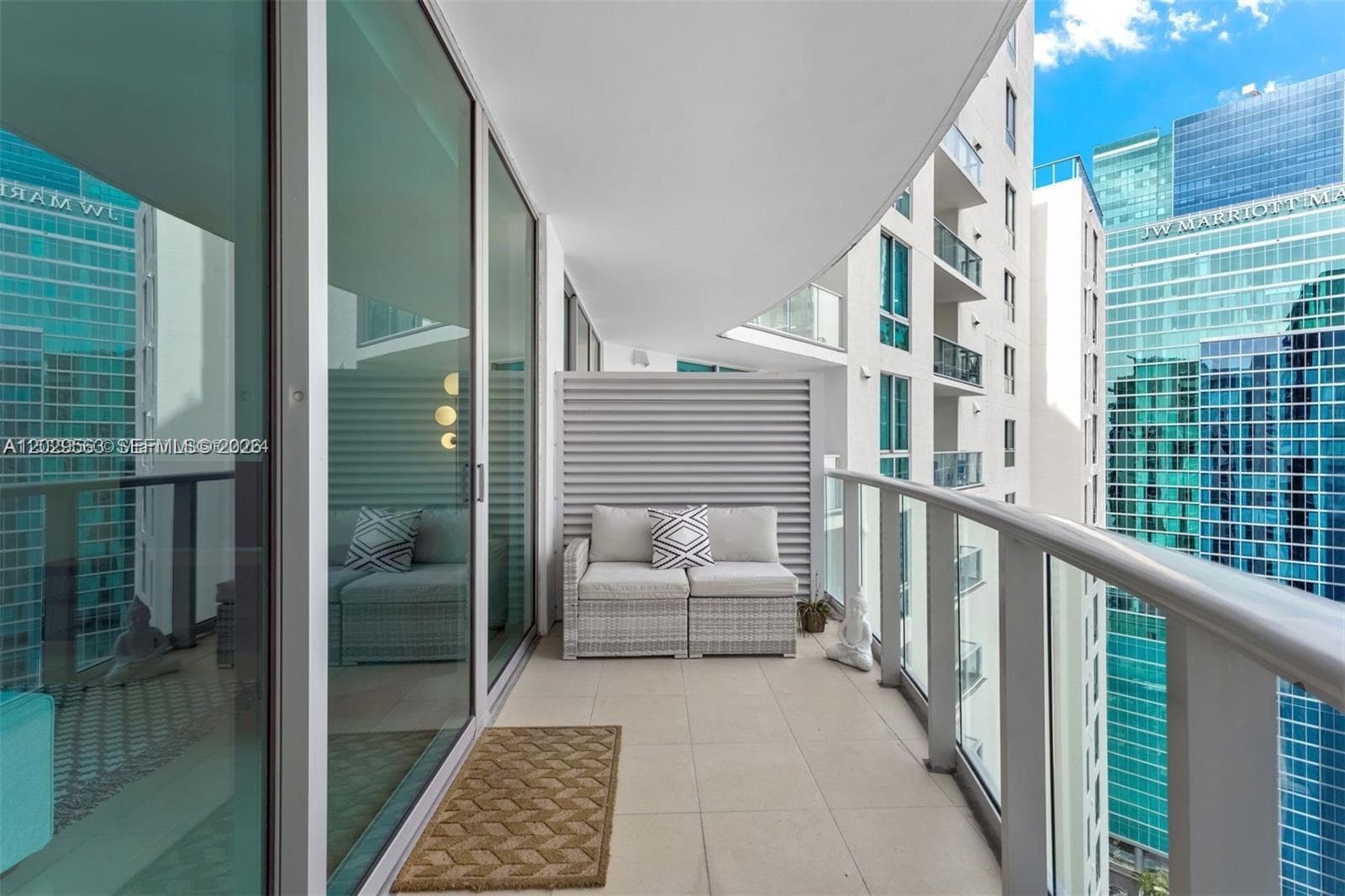 300 S Biscayne Blvd # 3807, Miami FL 33131 — 19