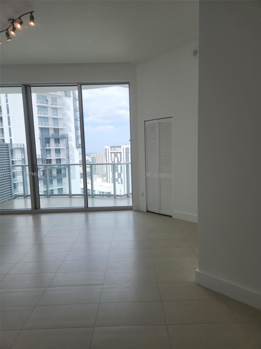 300 S Biscayne Blvd # 3807, Miami FL 33131 — 4