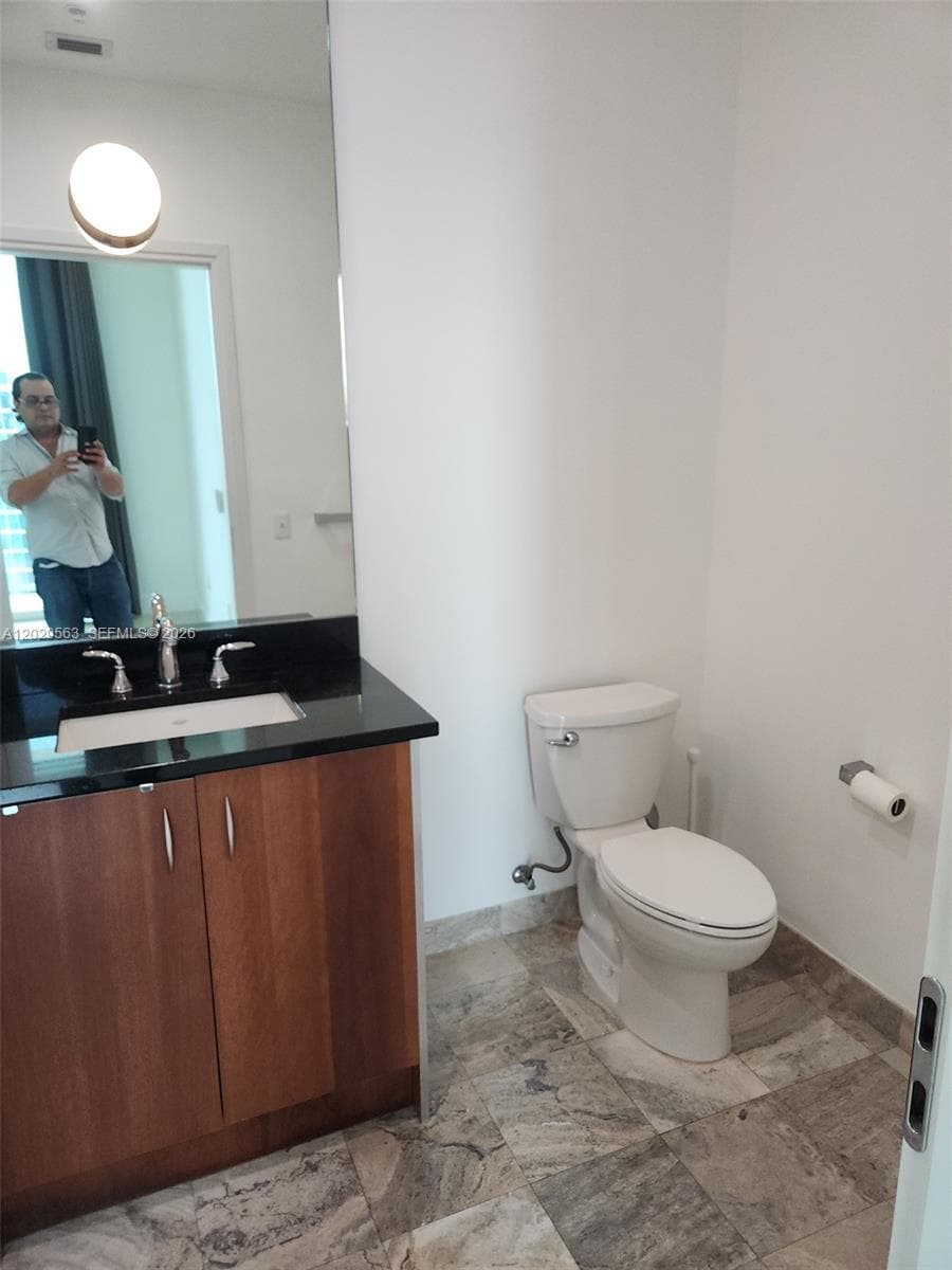 300 S Biscayne Blvd # 3807, Miami FL 33131 — 8