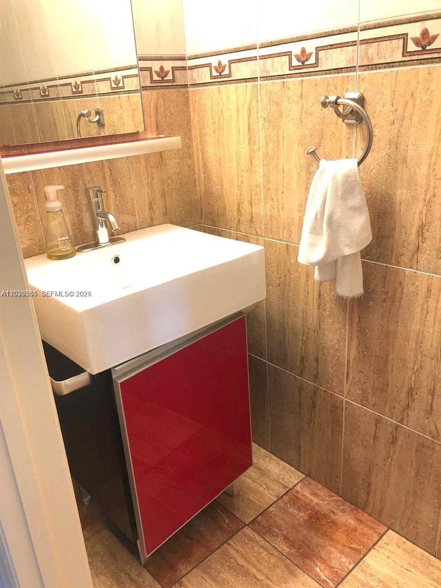 2036 NE 167th St # 131, North Miami Beach FL 33162 — 12