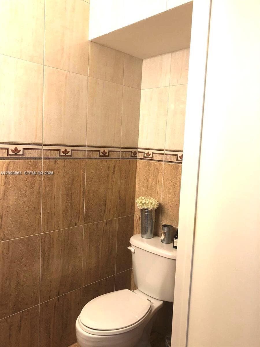 2036 NE 167th St # 131, North Miami Beach FL 33162 — 14