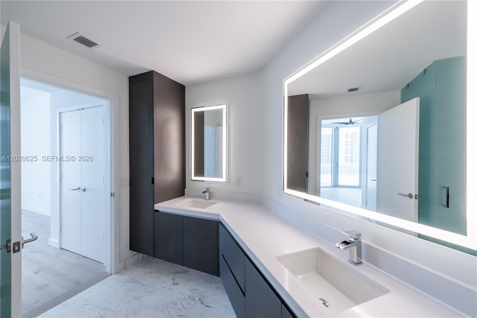 851 NE 1st Ave # 1705, Miami FL 33132 — 13