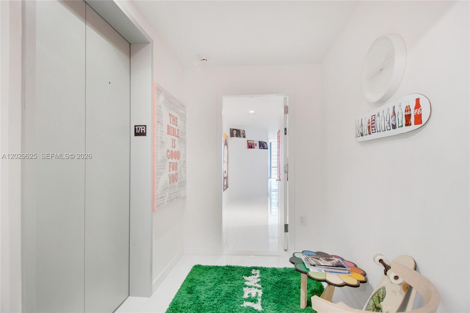 851 NE 1st Ave # 1705, Miami FL 33132 — 17